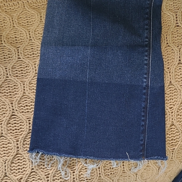 Spanx Two-Tone Raw Hem Cropped Flare Jeans - Size L - Picture 5 of 10